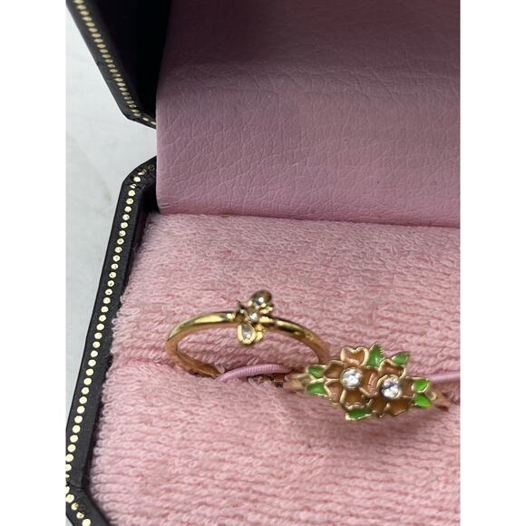 Juicy Couture Set of Two Rings Gold
tone enamel pink Flower Bumblebee Sz 6.25 - Picture 7 of 13